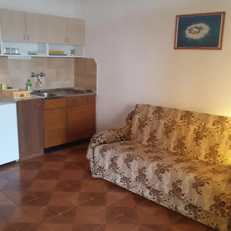Lucas Apartman *