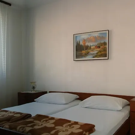 Lucas Apartman *